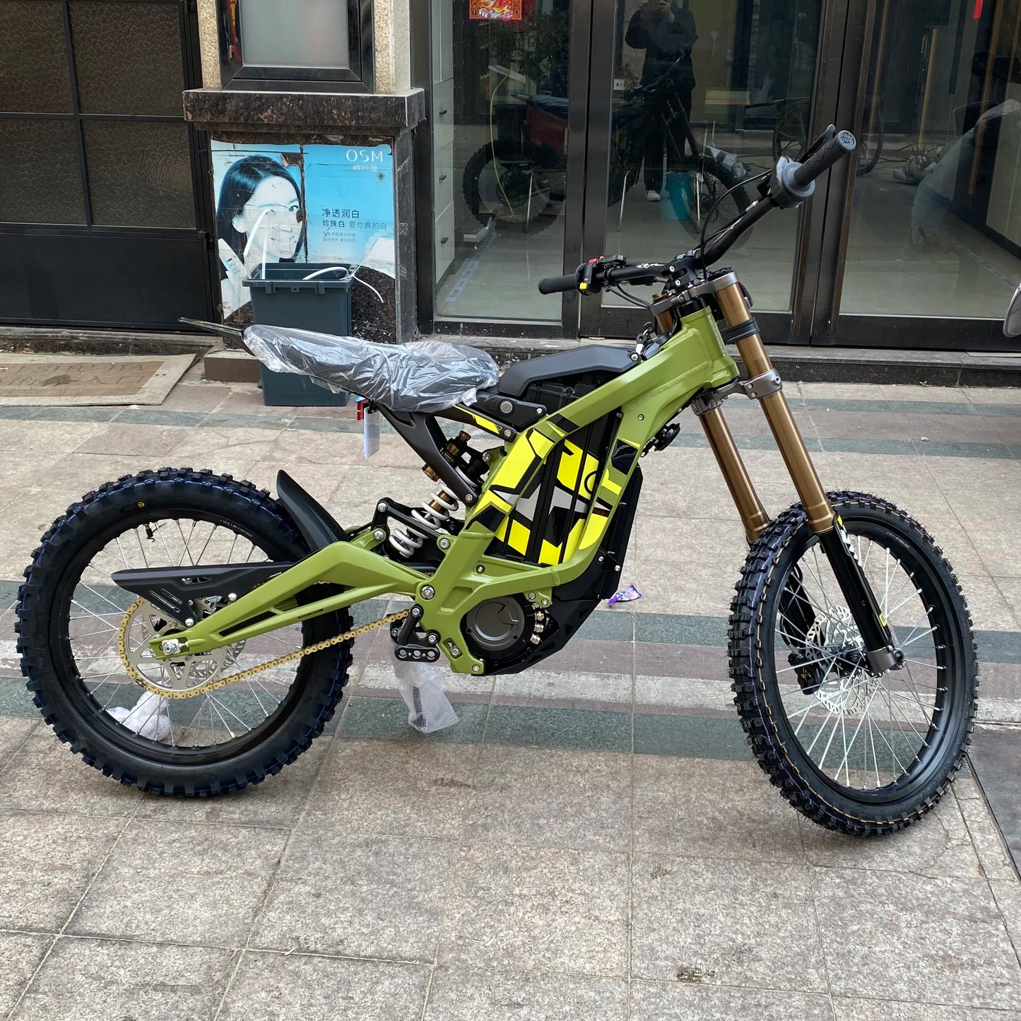 Latest Light Bee X 8KW 60V 40AH Talaria Sting R MX4 8000W Electric Dirt Bike with Lithium Battery Off-Road Ebike Stock