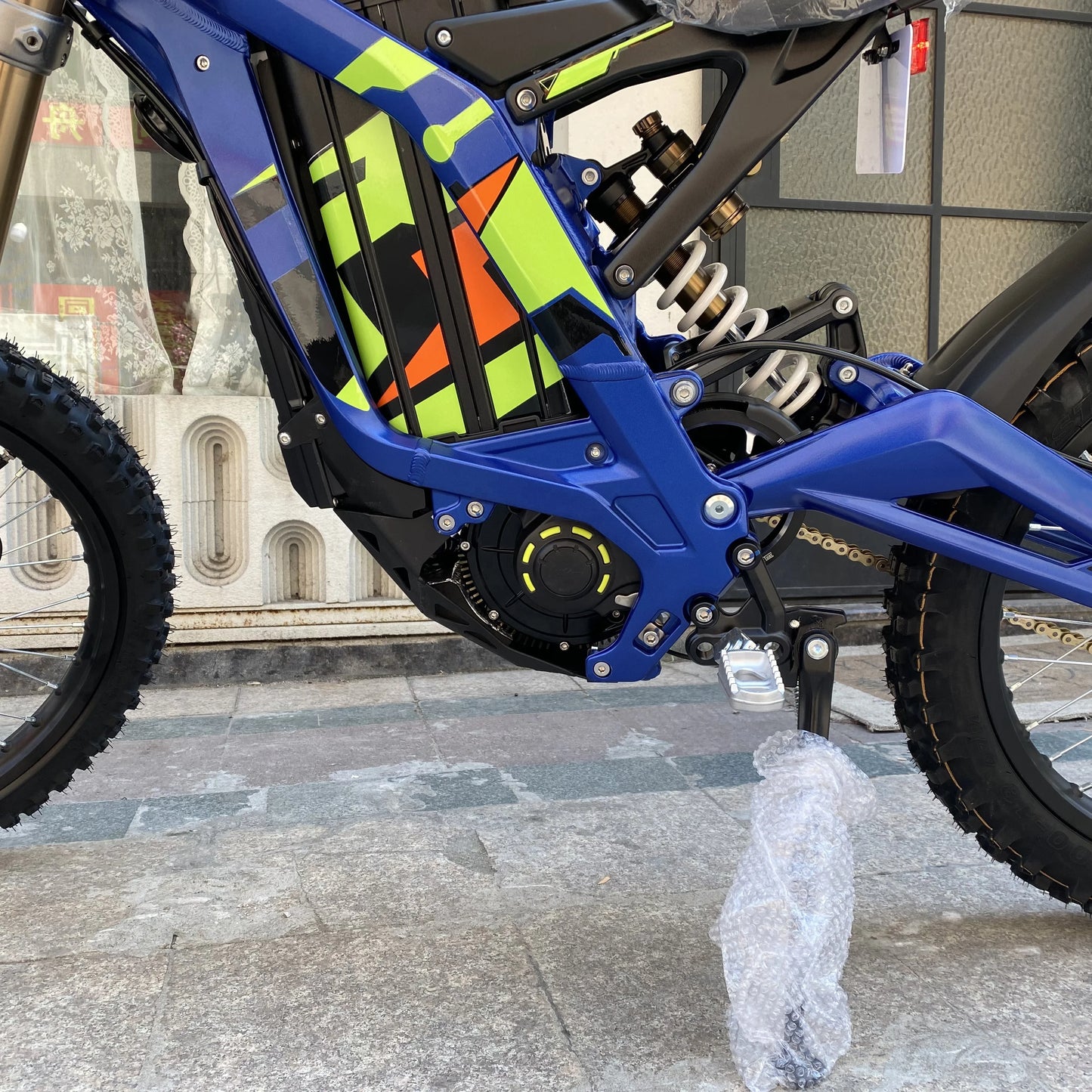 Latest Light Bee X 8KW 60V 40AH Talaria Sting R MX4 8000W Electric Dirt Bike with Lithium Battery Off-Road Ebike Stock