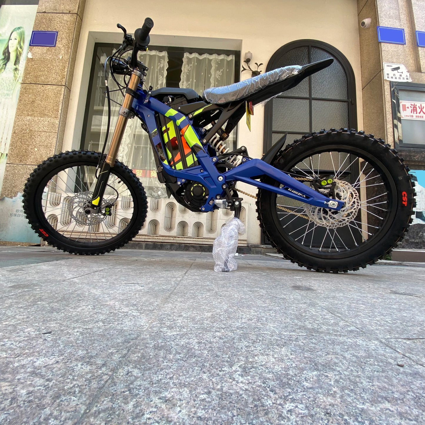 Latest Light Bee X 8KW 60V 40AH Talaria Sting R MX4 8000W Electric Dirt Bike with Lithium Battery Off-Road Ebike Stock
