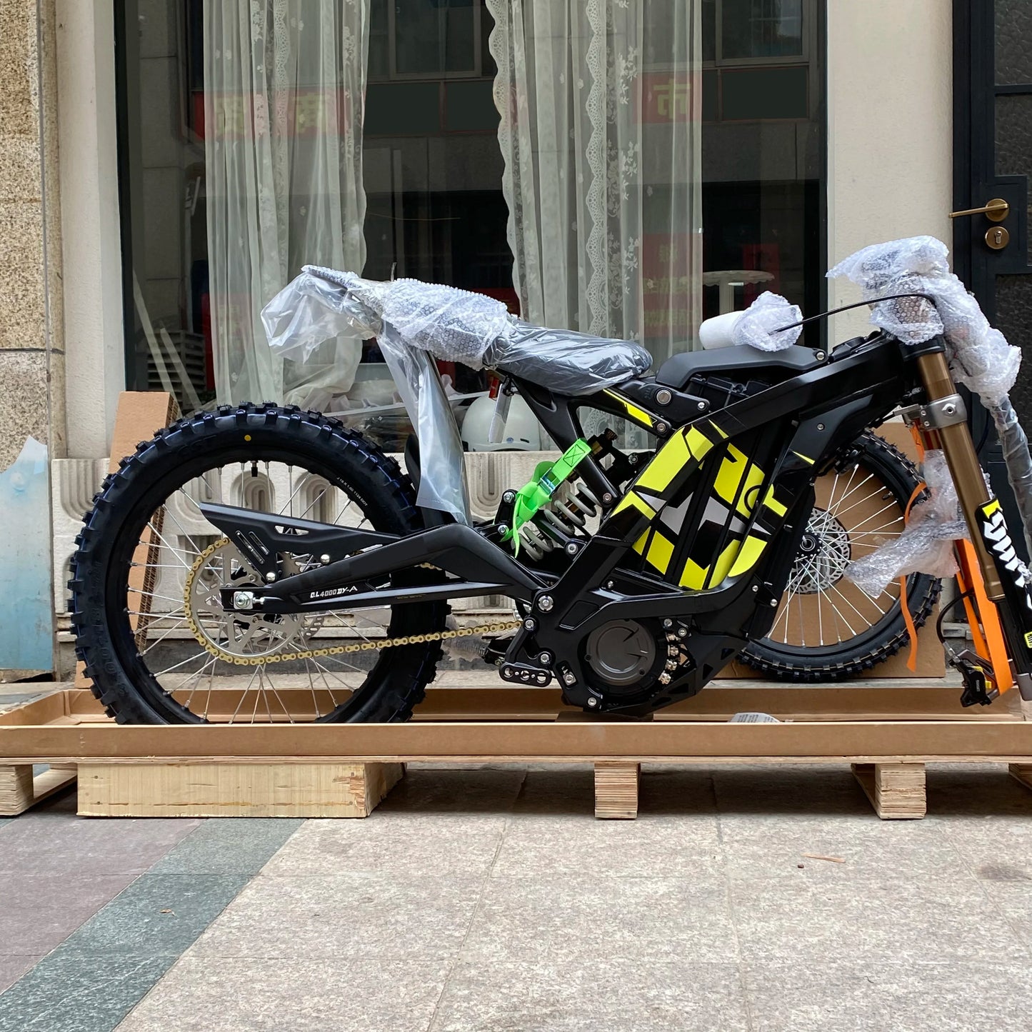 Latest Light Bee X 8KW 60V 40AH Talaria Sting R MX4 8000W Electric Dirt Bike with Lithium Battery Off-Road Ebike Stock
